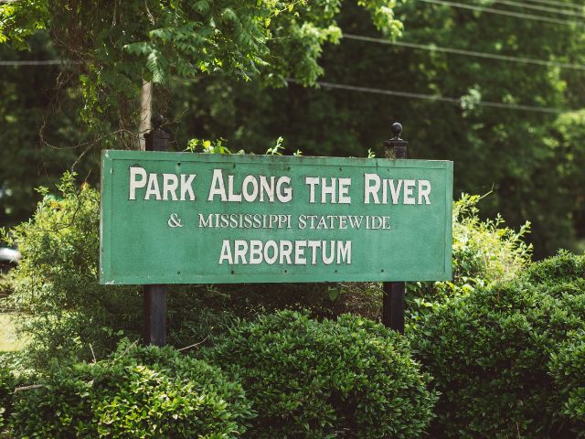 Park Along The River & Mississippi Statewide Arboretum sign