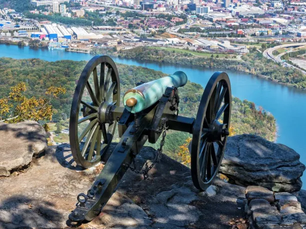 Cannon overlooking Chattanooga, Tennessee